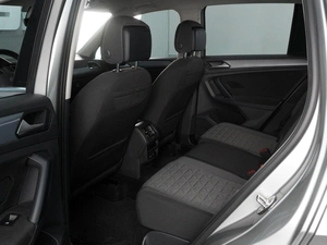 Внедорожник Volkswagen Tiguan 2021 года, 2920000 рублей, Красный Пахарь