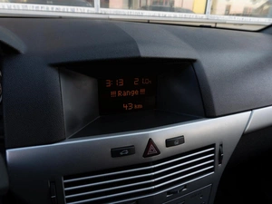 Седан Opel Astra 2011 года, 729000 рублей, Саратов