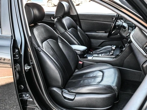 Седан Kia K5 2018 года, 1599000 рублей, Кирилловка