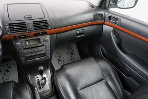 Седан Toyota Avensis 2008 года, 949000 рублей, Красноярск