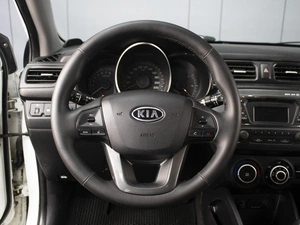 Седан Kia Rio 2011 года, 699000 рублей, Омск