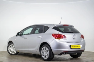 Хетчбэк Opel Astra 2012 года, 699000 рублей, Оренбург