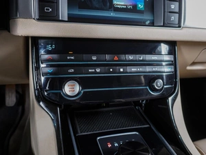Седан Jaguar XF 2016 года, 1999999 рублей, Воронеж