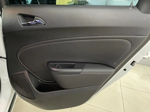 Седан Opel Astra 2013 года, 787000 рублей, Солонцы