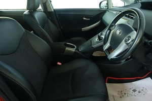 Лифтбек Toyota Prius 2013 года, 1239000 рублей, Омск