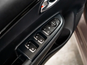 Седан Kia Rio 2018 года, 1470000 рублей, Красноярск