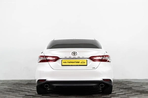 Седан Toyota Camry 2019 года, 3649000 рублей, Сургут