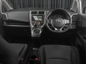 Хетчбэк Toyota Ractis 2012 года, 999000 рублей, Тюмень