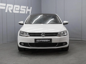 Седан Volkswagen Jetta 2013 года, 810000 рублей, Омск