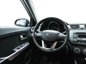 Седан Kia Rio 2013 года, 940000 рублей, Красноярск