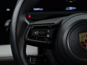 Седан Porsche Taycan 2021 года, 6498999 рублей, Москва