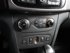 Хетчбэк Renault Sandero 2016 года, 1179000 рублей, Воронеж