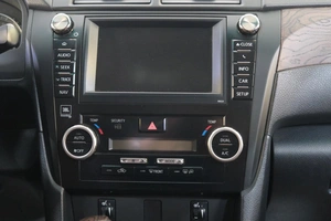 Седан Toyota Camry 2014 года, 1999000 рублей, Омск