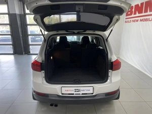 Внедорожник Volkswagen Tiguan 2011 года, 1030000 рублей, Смоленск