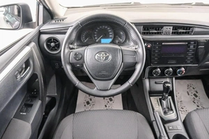 Седан Toyota Corolla 2018 года, 1749000 рублей, Красноярск