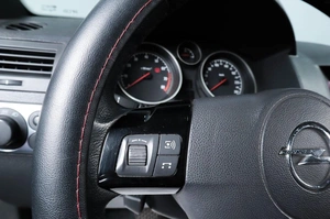 Хетчбэк Opel Astra GTC 2010 года, 629000 рублей, Челябинск