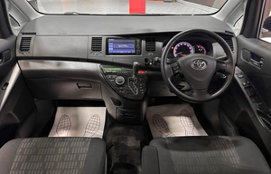 Минивэн Toyota Isis 2012 года, 1297000 рублей, Красноярск