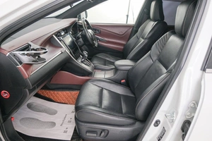 Внедорожник Toyota Harrier 2018 года, 3899000 рублей, Красноярск