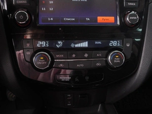 Внедорожник Nissan X-Trail 2017 года, 1998000 рублей, Красный Пахарь