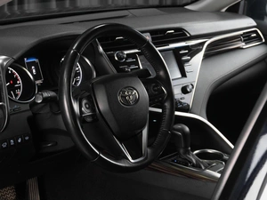 Седан Toyota Camry 2019 года, 3199000 рублей, Тюмень
