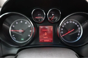 Седан Opel Astra 2013 года, 920000 рублей, Курск