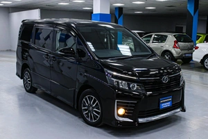 Минивэн Toyota Voxy 2015 года, 1883000 рублей, Солонцы