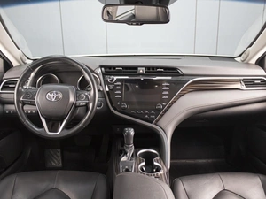 Седан Toyota Camry 2019 года, 3350000 рублей, Омск