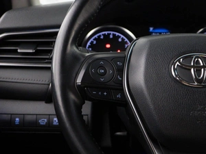 Седан Toyota Camry 2021 года, 3369050 рублей, Москва