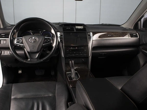 Седан Toyota Camry 2018 года, 2690000 рублей, Омск