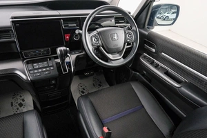 Минивэн Honda Stepwgn Spada 2021 года, 2999000 рублей, Красноярск