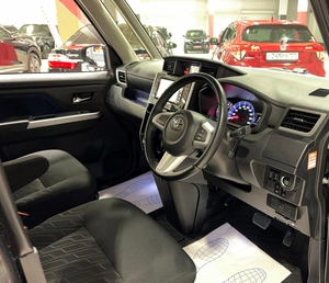 Минивэн Toyota Roomy 2019 года, 1088000 рублей, Красноярск