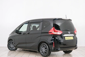 Минивэн Honda Freed 2017 года, 1499000 рублей, Красноярск