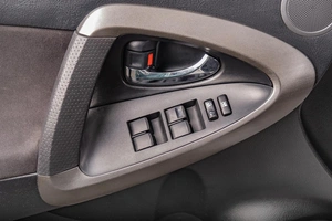 Внедорожник Toyota RAV4 2010 года, 1149000 рублей, Томск