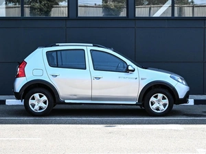 Хетчбэк Renault Sandero 2014 года, 899000 рублей, Кирилловка