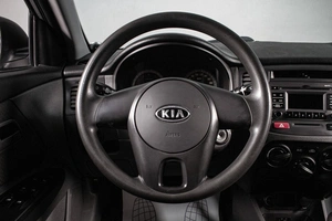Седан Kia Rio 2010 года, 719000 рублей, Сургут