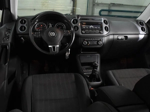 Внедорожник Volkswagen Tiguan 2011 года, 1064000 рублей, Воронеж