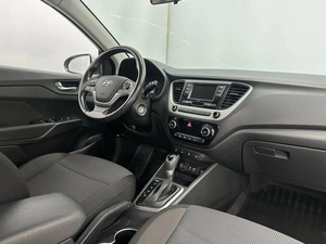 Седан Hyundai Solaris 2017 года, 1245000 рублей, Красноярск