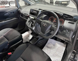 Минивэн Toyota Wish 2012 года, 1447000 рублей, Красноярск