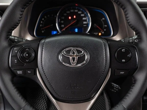 Внедорожник Toyota RAV4 2014 года, 2299000 рублей, Тюмень