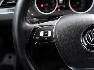 Внедорожник Volkswagen Tiguan 2018 года, 2299000 рублей, Саратов