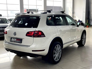 Внедорожник Volkswagen Touareg 2011 года, 1997000 рублей, Солонцы