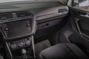 Внедорожник Volkswagen Tiguan 2018 года, 2369000 рублей, Томск