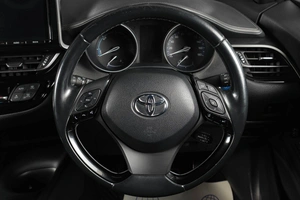 Внедорожник Toyota C-HR 2018 года, 1959000 рублей, Тюмень