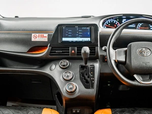 Минивэн Toyota Sienta 2021 года, 1640000 рублей, Красноярск
