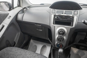 Хетчбэк Toyota Vitz 2010 года, 649000 рублей, Барнаул
