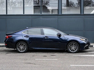 Седан Lexus ES 2017 года, 2999000 рублей, Кирилловка