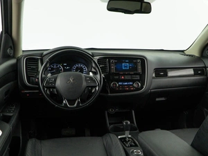 Внедорожник Mitsubishi Outlander 2015 года, 1898055 рублей, Москва