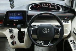 Минивэн Toyota Sienta 2018 года, 1293000 рублей, Солонцы