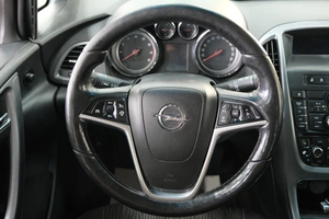 Хетчбэк Opel Astra 2014 года, 669000 рублей, Омск