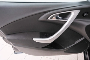 Хетчбэк Opel Astra 2013 года, 849000 рублей, Красноярск